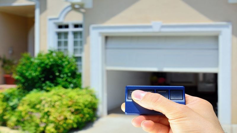 Three Clear Signs You Need Your Garage Door Repaired